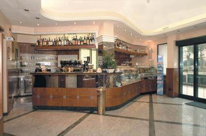 Hotel Kristall Loiano Экстерьер фото